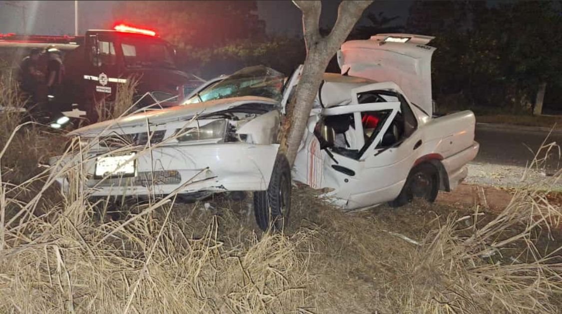 Accidente en El Vergel: Joven alcoholizado prensado tras chocar contra árbol