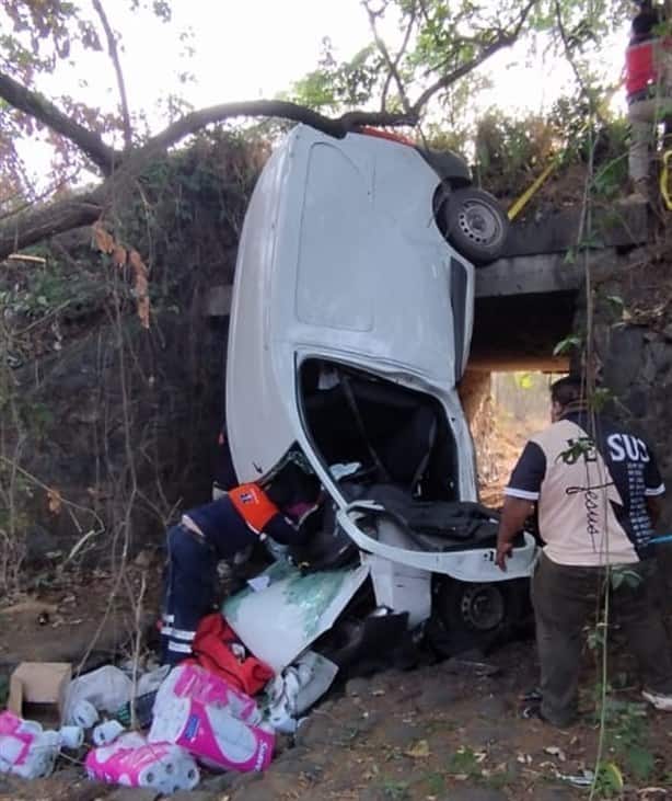 Vuelca camioneta con familia del puerto de Veracruz en carretera a Tierra Blanca; hay 3 lesionados
