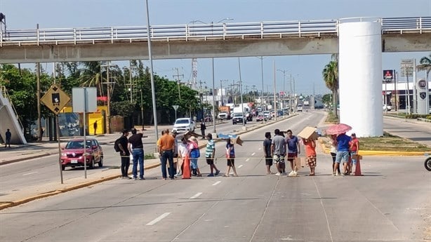 Tras 5 horas de bloqueo liberan la Transístmica en Coatzacoalcos; estos fueron los acuerdos l VIDEO