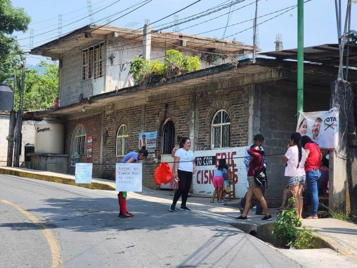 Bloquean la carretera Zongolica-Orizaba; ¿cuál es el motivo?