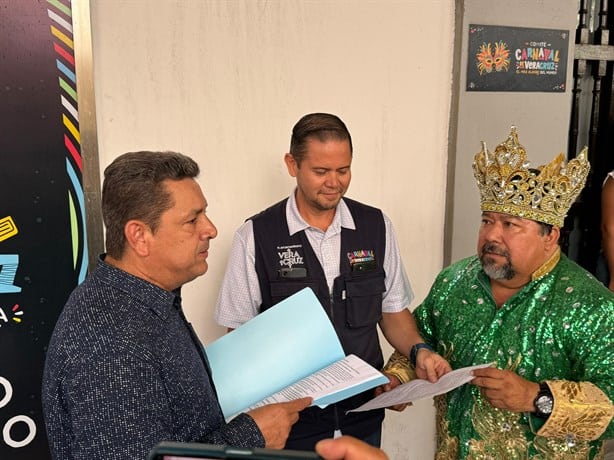 Carnaval de Veracruz 2024: Este es el primer aspirante a rey en entregar su documentación al comité | VIDEO
