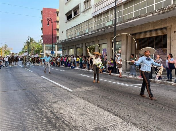 Promocionan la Feria Ylang Ylang con desfile ganadero en Veracruz