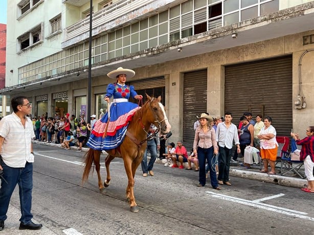 Promocionan la Feria Ylang Ylang con desfile ganadero en Veracruz