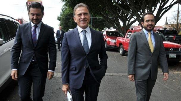 Al pie de la letra: Más ‘calambres’ al clan yunes