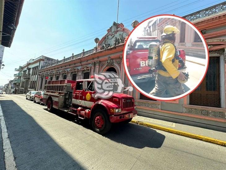 Derrame de cianuro causa caos en Prepa Juárez de Xalapa; evacúan de emergencia