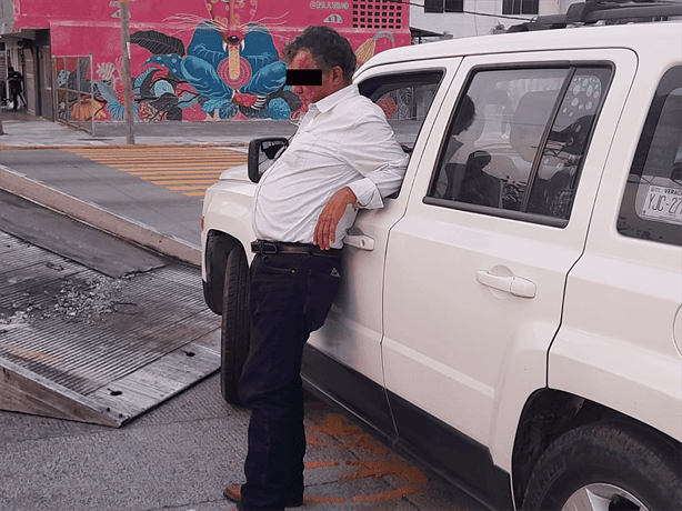 Hombre ebrio choca y se duerme al volante en bulevar Adolfo Ruiz Cortines de Boca del Río | VIDEO