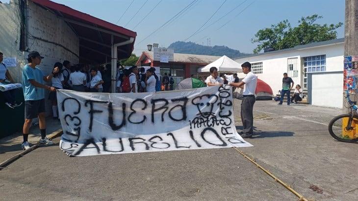 Aumnos toman Cetis 143 de Fortín; denuncian agresión por parte de maestros