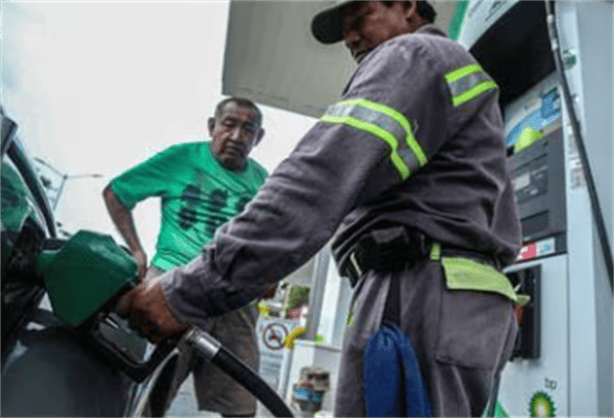 ¿Cómo rinde más la gasolina por MONTO o LITRO? Esto dice PROFECO