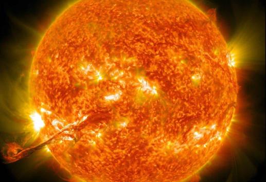 Tormenta solar pone en alerta a todo el mundo; será la más intensa en décadas