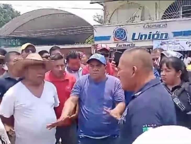 Se armó la campal entre taxistas contra cooperativa Santa Clara en Cosoleacaque por falta de acuerdos | VIDEO