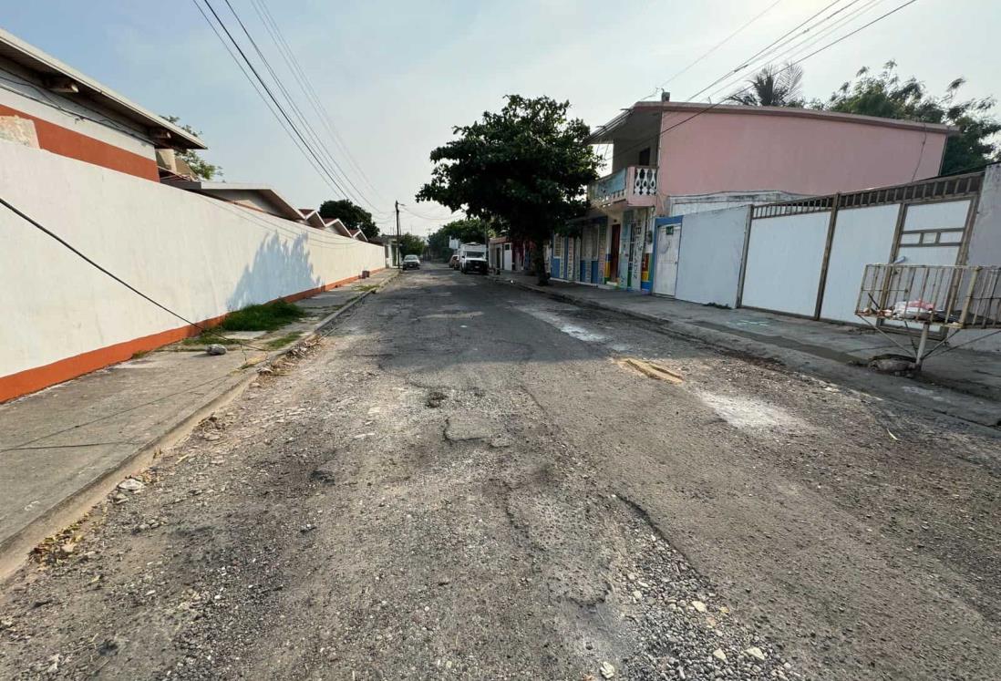 Calle de la colonia Miguel Ángel de Quevedo, un peligro para los automovilistas