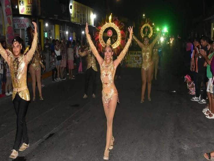 Realizan desfile en Úrsulo Galván por la Expo Feria de la Caña 2024