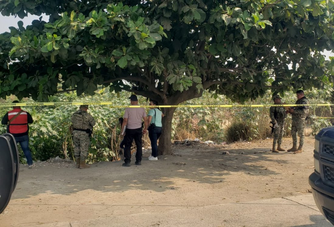 Hombre fallece al borde de carretera en Cosamaloapan por infarto o posible golpe de calor