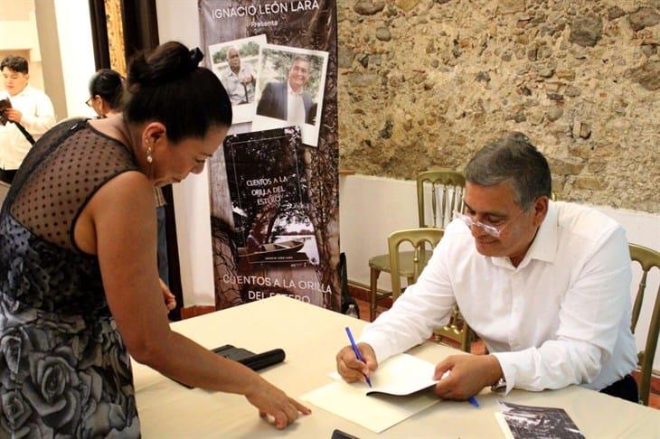 Presentan libro Cuentos a la Orilla del Estero en Misantla