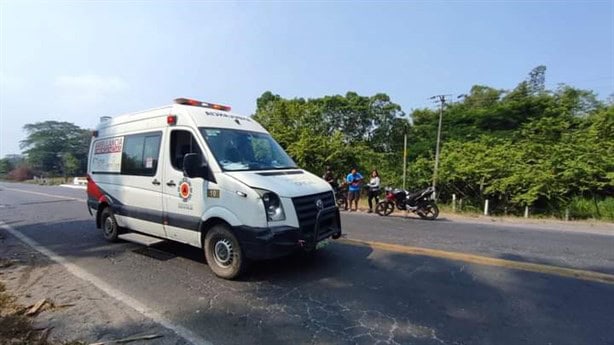 Mujer choca en moto contra puente en Paso de Ovejas, Veracruz