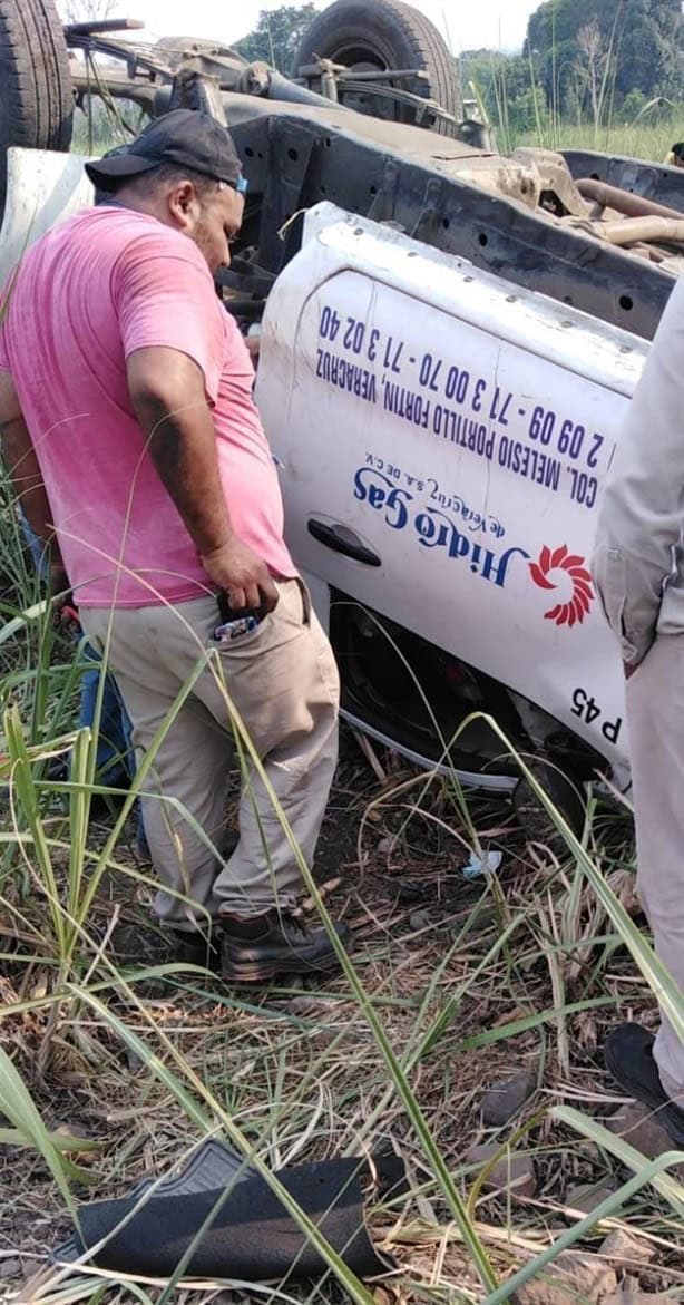 Volcadura de pipa con gas LP desata alarma en Yanga