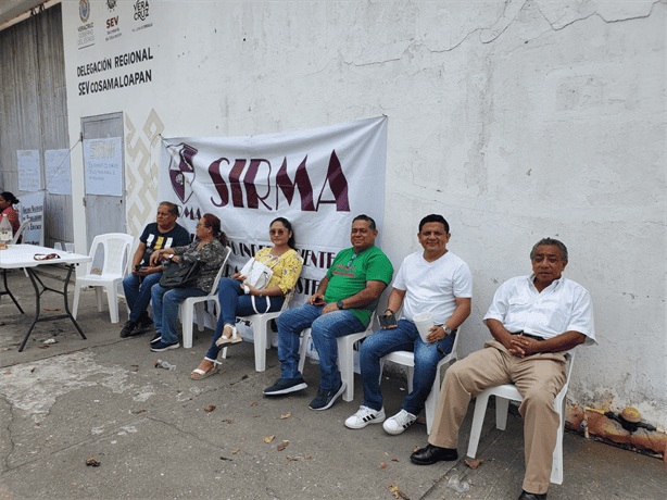 Sindicatos magisteriales GNTE y SIRMA toman oficinas de SEV en Cosamaloapan por retrasos burocráticos