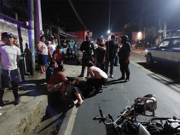 Mujer lesionada en Totutla tras ser atropellada por motociclista menor de edad