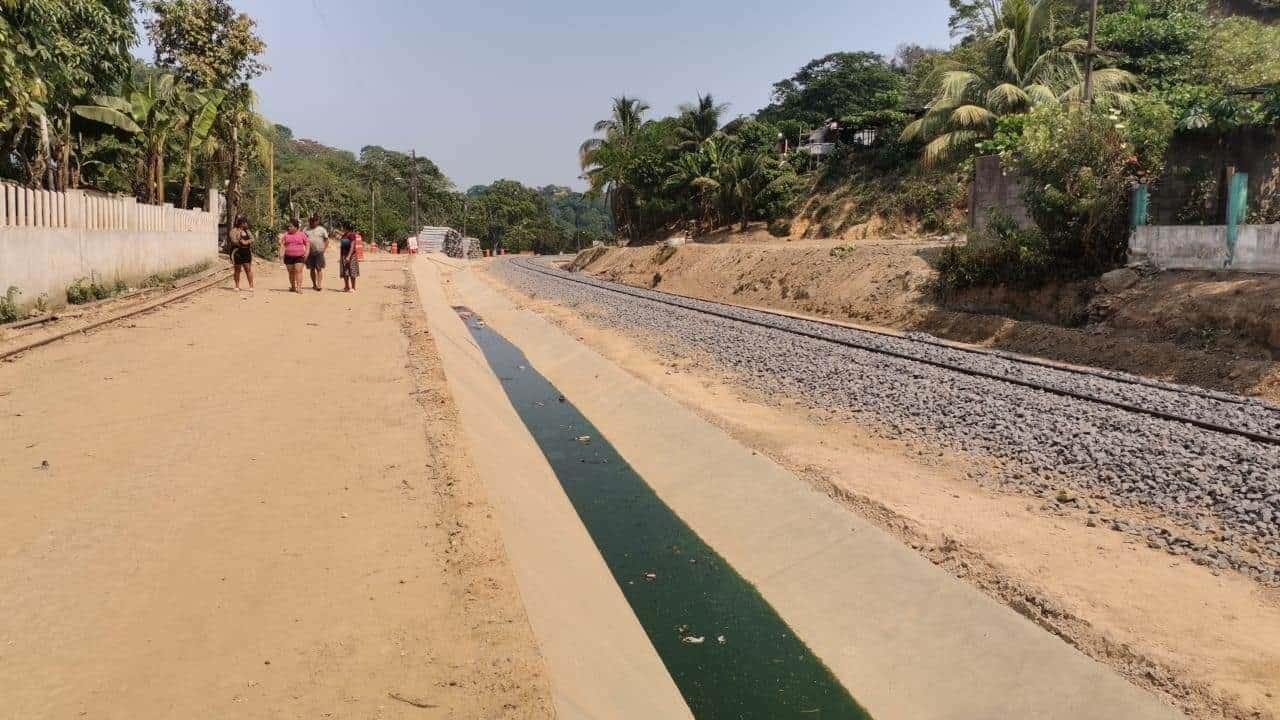 Habitantes de El Tunel piden les restablezcan los servicios de agua, drenaje y luz | VIDEO