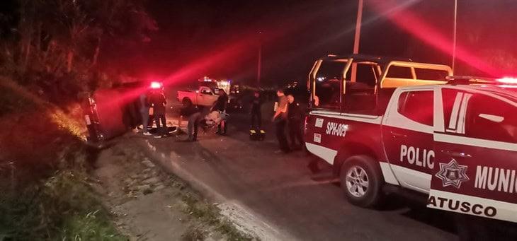 Trágica volcadura deja un fallecido en la carretera Coscomatepec-Conejos