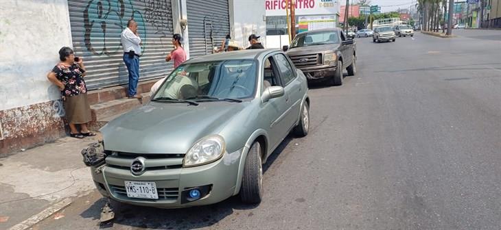 Chocan vehículo y camioneta en Córdoba; ¿qué pasó?