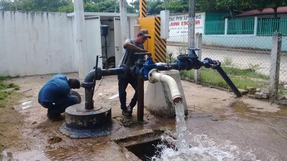 Sin agua más de 2 mil personas en Agua Dulce; Caev sin poder rehabilitar el suministro | VIDEO