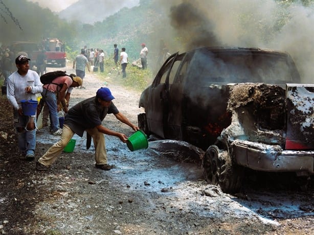 Incendio arrasa con camioneta en Ixhuatlán del Café; hay dos lesionados