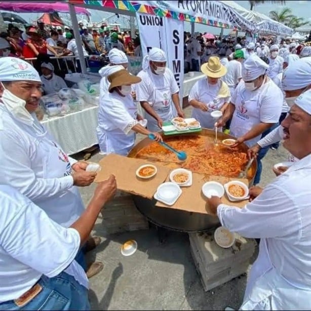 Este día podrás degustar del Arroz a la tumbada más grande del mundo que se prepara en Veracruz