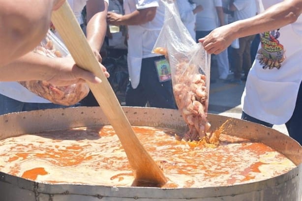 Este día podrás degustar del Arroz a la tumbada más grande del mundo que se prepara en Veracruz