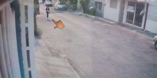Exhiben a motociclista que arrastró a estudiante para robarle su mochila en El Coyol, Veracruz | VIDEO