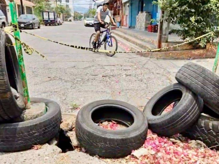 Nadie atiende socavones en calles de Poza Rica