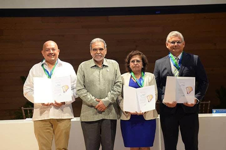 Reconoce Universidad Veracruzana a sus académicos en el Día del Maestro