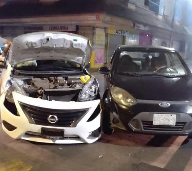 Se registra choque entre taxi y auto en Córdoba