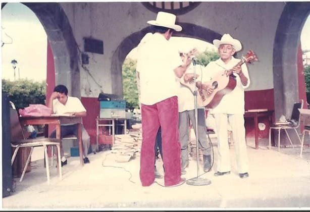 Así ha cambiado a lo largo del tiempo el kiosko del parque Benito Juárez de Acayucan | FOTOS