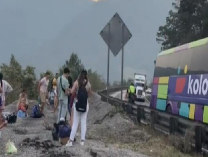 Pasajera de Kolors denuncia que los dejaron abandonados en carretera de Veracruz |VIDEO