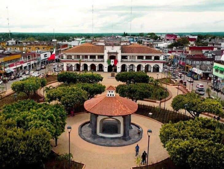 Así ha cambiado a lo largo del tiempo el kiosko del parque Benito Juárez de Acayucan | FOTOS