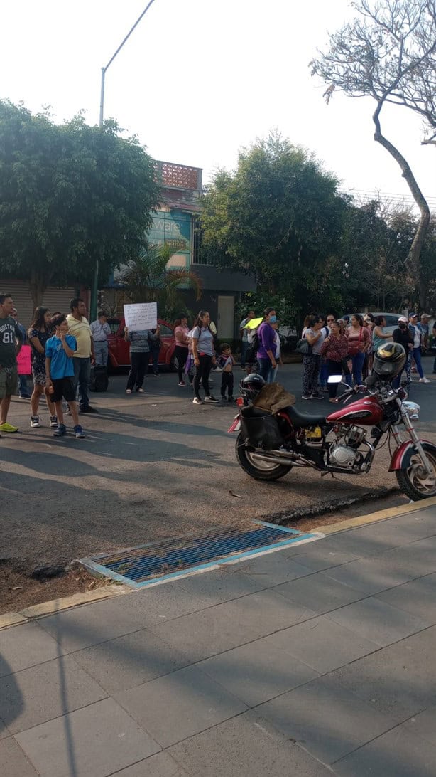 En esta colonia de Xalapa llevan 1 mes sin agua; están hartos de promesas de Ahued