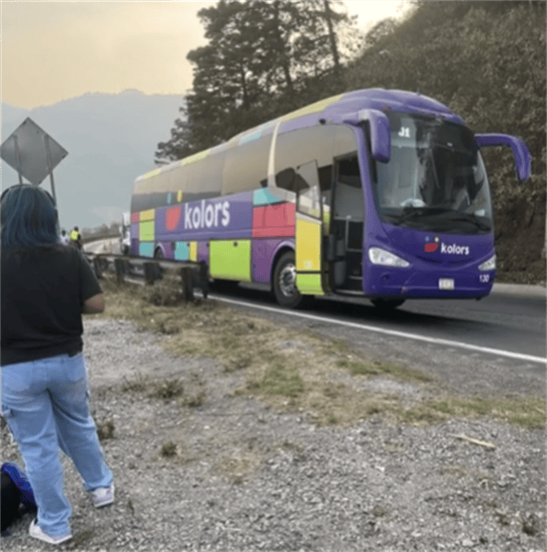 Pasajera de Kolors denuncia que los dejaron abandonados en carretera de Veracruz |VIDEO