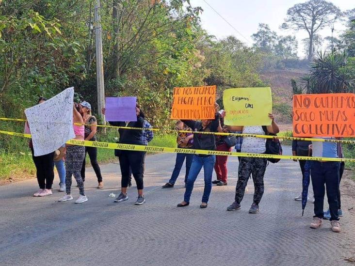 Bloquean acceso al relleno sanitario de Xalapa; esto sabemos