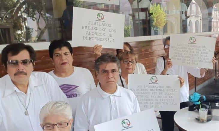 Pensionados del IMSS exigen pagos adeudados desde el 2016