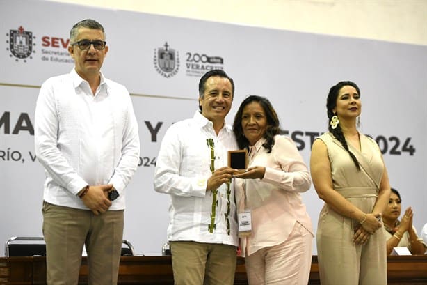 Conmemoran el Día del Maestro en Veracruz