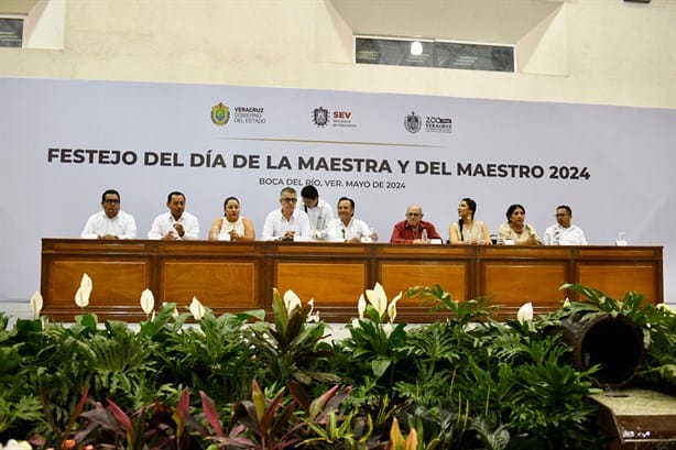 Conmemoran el Día del Maestro en Veracruz