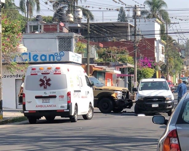 Camionetas protagonizan choque en Fortín; hay dos lesionados