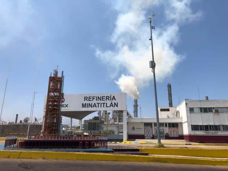 Protección Civil emitió recomendaciones tras presencia de humo en refinería de Minatitlán