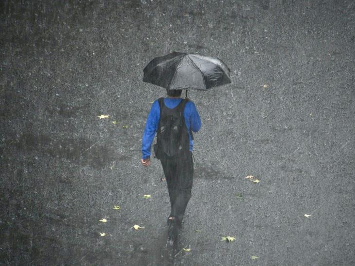 Frente frío y posible ciclón intensificarán lluvias este fin de semana; checa en qué estados