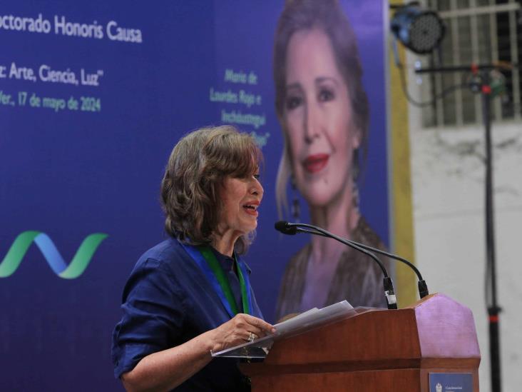 Recibe María Rojo Doctorado Honoris Causa por la Universidad Veracruzana