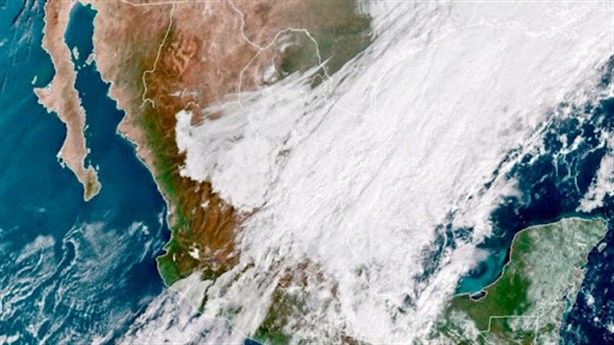 Frente frío y posible ciclón intensificarán lluvias este fin de semana; checa en qué estados