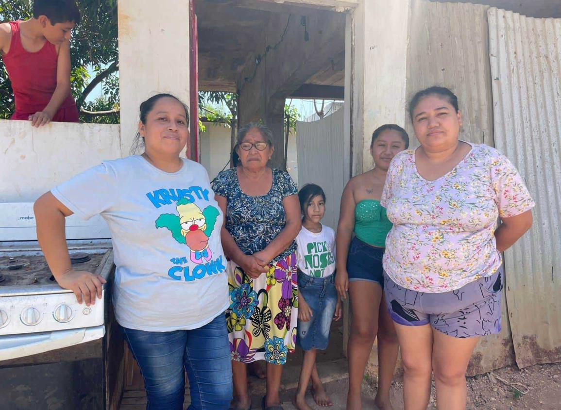 Piden intervención de autoridades por mujer agresiva en Acayucan l VIDEO