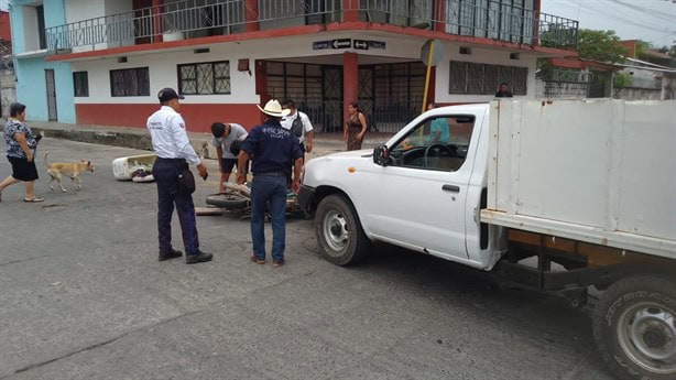 Accidente entre camioneta y motocicleta deja un herido en Misantla