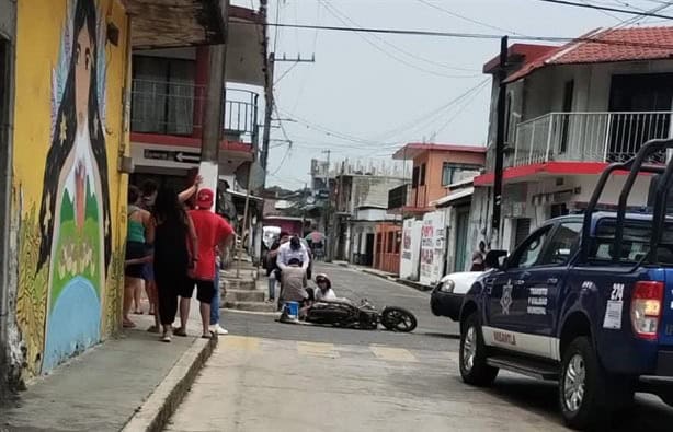 Accidente entre camioneta y motocicleta deja un herido en Misantla